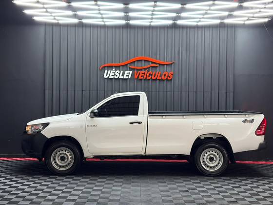 TOYOTA HILUX 2.8 D-4D TURBO DIESEL CS 4X4 MANUAL TOYOTA HILUX 2.8 D-4D TURBO DIESEL CS 4X4 MANUAL